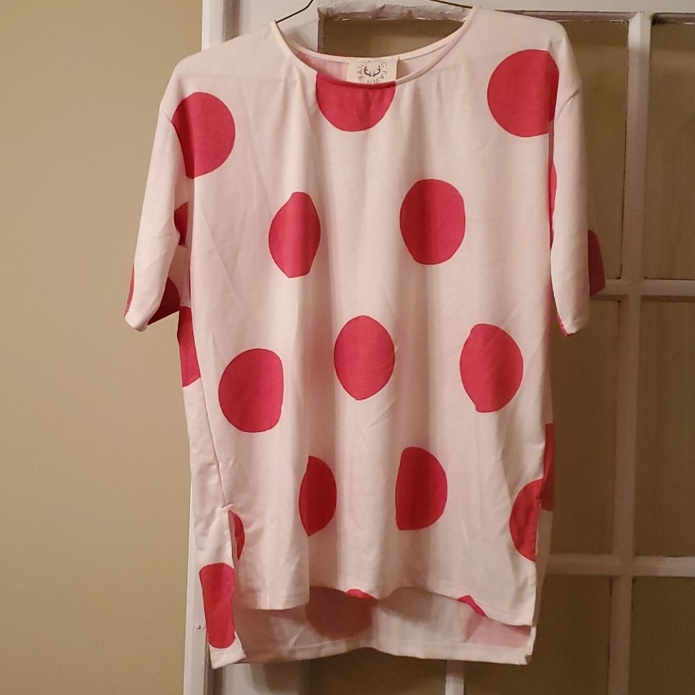 Fantastic Fawn pink dots tee shirt